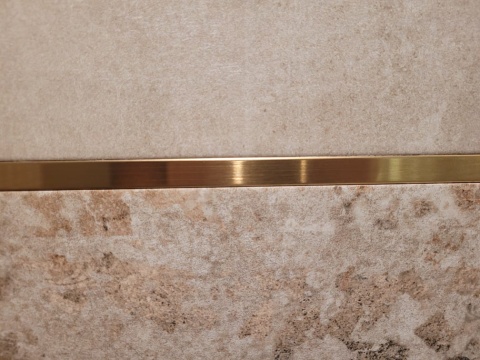 Płaskownik dekoracyjny jasnozłoty mat 300 cm