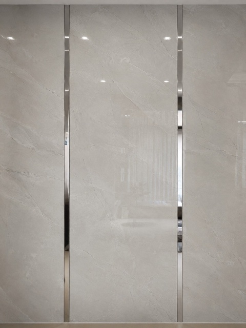 Listwa dekoracyjna C srebrne lustro 280 cm