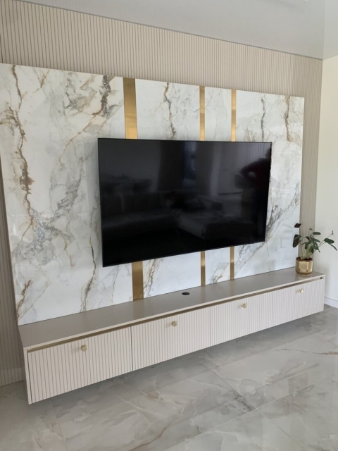 Płaskownik dekoracyjny złoty mat 300 cm