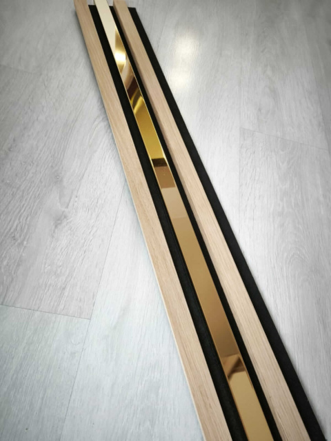 Nakładka na lamele - srebrna błyszcząca 3x1,6x275 cm Nakładka na lamele - srebrna błyszcząca 3x1,6x275 cm